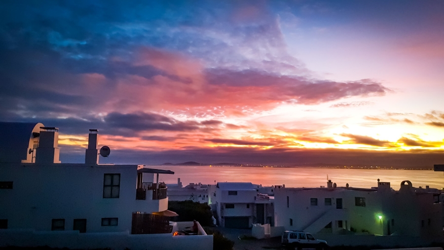 To Let 5 Bedroom Property for Rent in Paradise Beach Western Cape